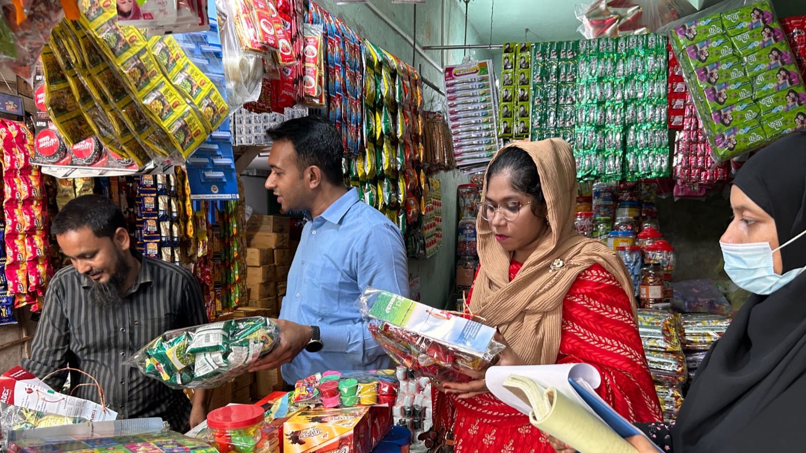 জয়পুরহাটে দুই প্রতিষ্ঠানে অভিযান, জরিমানা ৮ হাজার টাকা